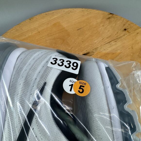 Athletic_Shoes